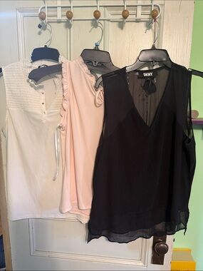 DKNY Black Sheer V-Neck Sleeveless Blouse